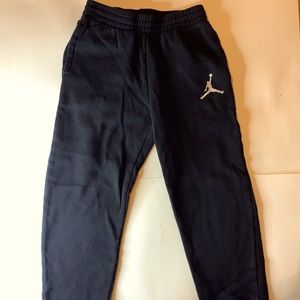 Boys size 8 black sweatpants brand, Jordan
